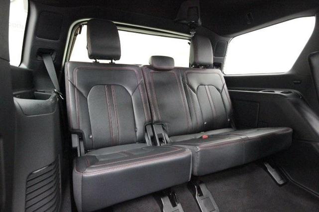 Photo of 2024 Iconic Silver Metallic Ford Expedition