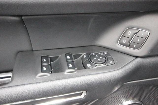 Photo of 2024 Iconic Silver Metallic Ford Expedition