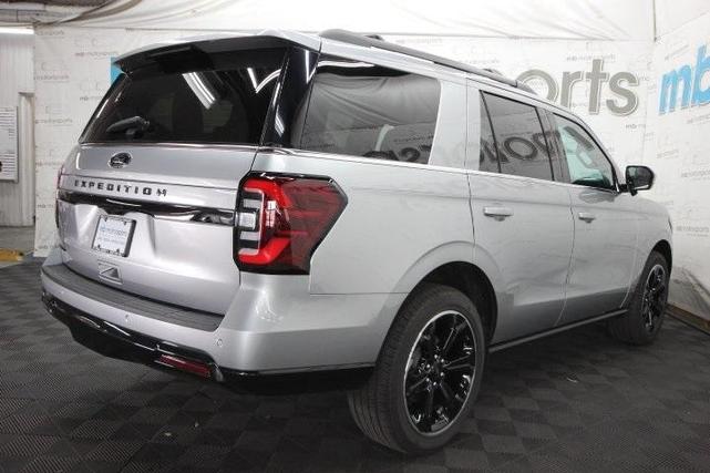 Photo of 2024 Iconic Silver Metallic Ford Expedition