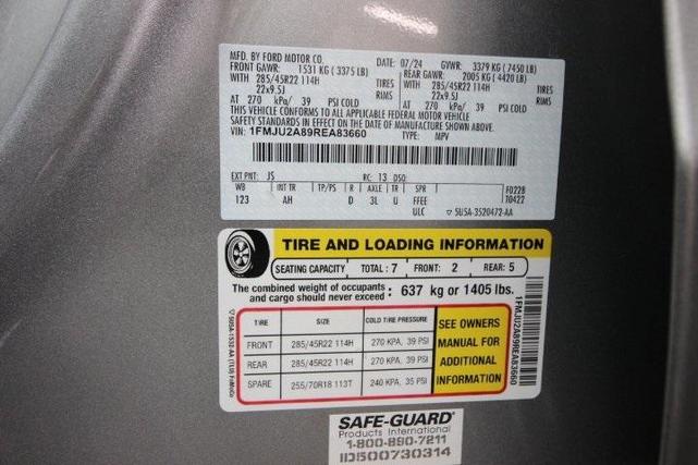 Photo of 2024 Iconic Silver Metallic Ford Expedition