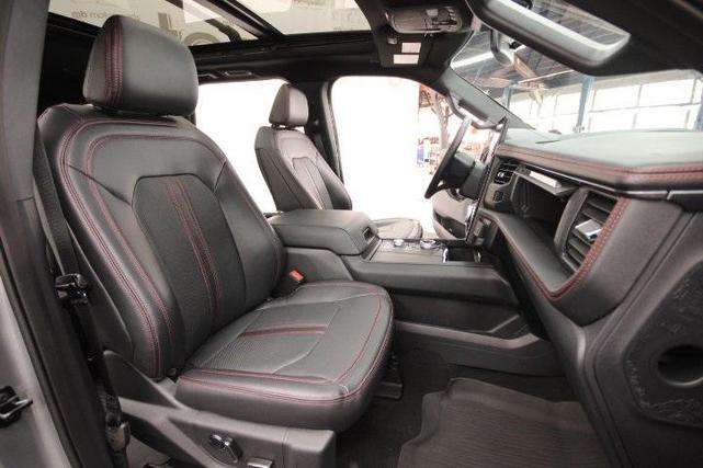 Photo of 2024 Iconic Silver Metallic Ford Expedition