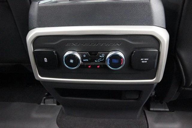 Photo of 2024 Iconic Silver Metallic Ford Expedition