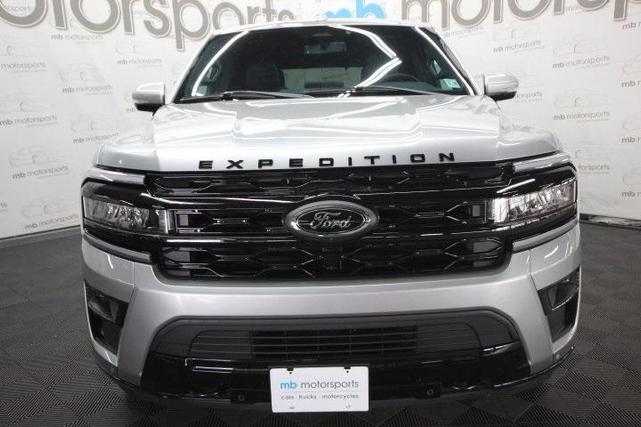 Photo of 2024 Iconic Silver Metallic Ford Expedition