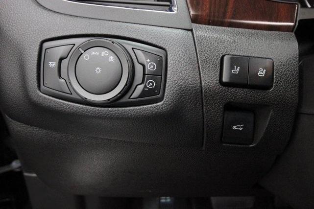 Photo of 2013 Tuxedo Black Metallic Ford Edge