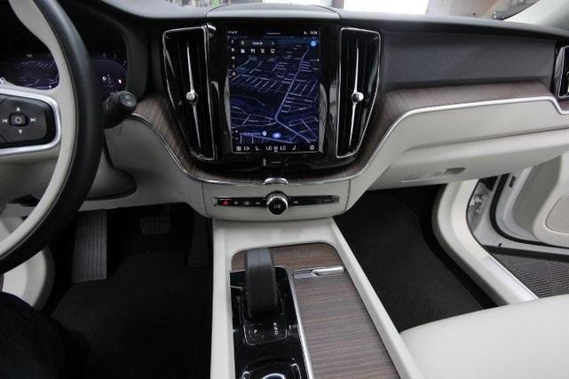 Photo of 2022 White Volvo XC60