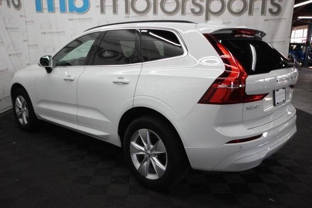 Photo of 2022 White Volvo XC60