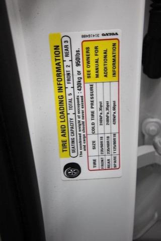 Photo of 2022 White Volvo XC60