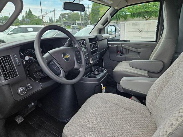 Photo of 2025 Summit White Chevrolet Express 2500