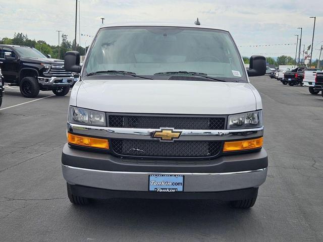 Photo of 2025 Summit White Chevrolet Express 2500