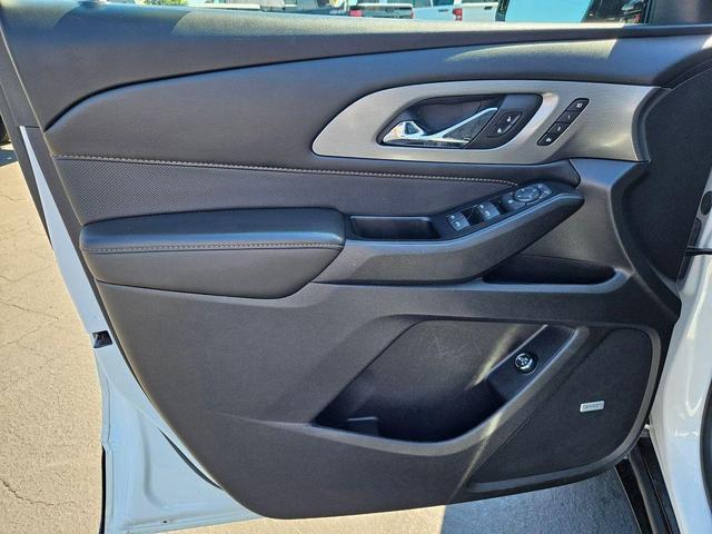 Photo of 2019 Summit White Chevrolet Traverse