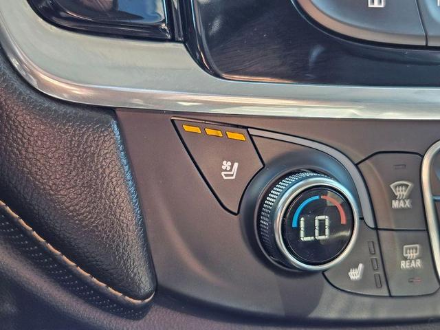 Photo of 2019 Summit White Chevrolet Traverse