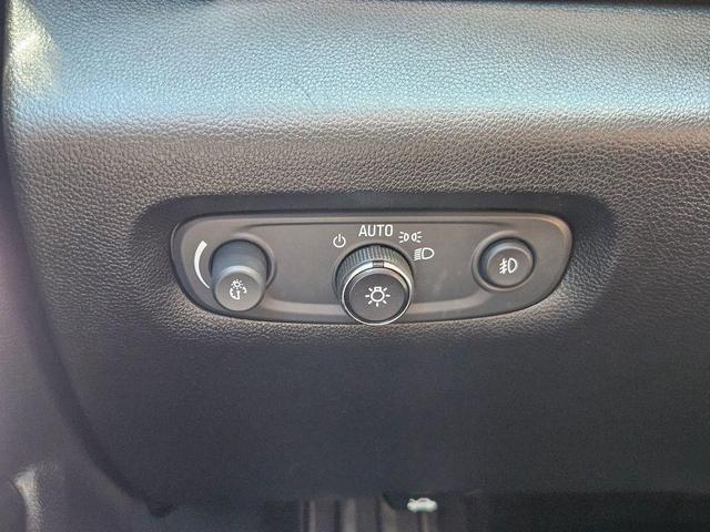 Photo of 2019 Summit White Chevrolet Traverse
