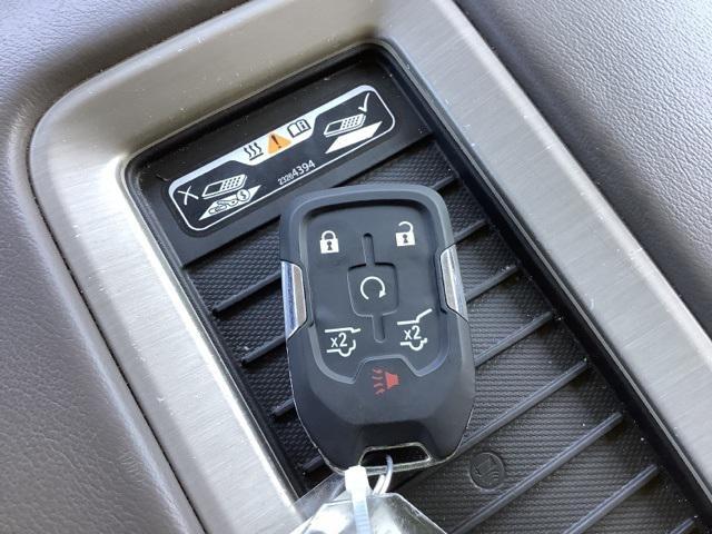 Photo of 2019 White Frost Tricoat GMC Yukon