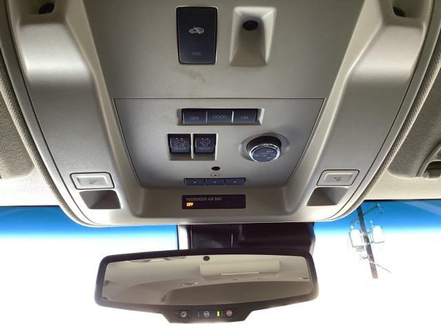 Photo of 2019 White Frost Tricoat GMC Yukon