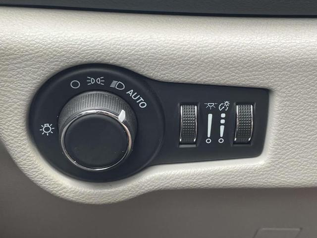 Photo of 2021 Velvet Red Pearlcoat Chrysler Voyager
