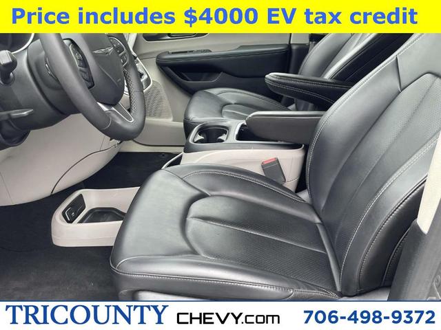 Photo of 2023 Granite Crystal Clearcoat Metallic Chrysler Pacifica Hybrid
