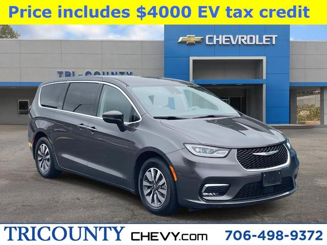 Photo of 2023 Granite Crystal Clearcoat Metallic Chrysler Pacifica Hybrid