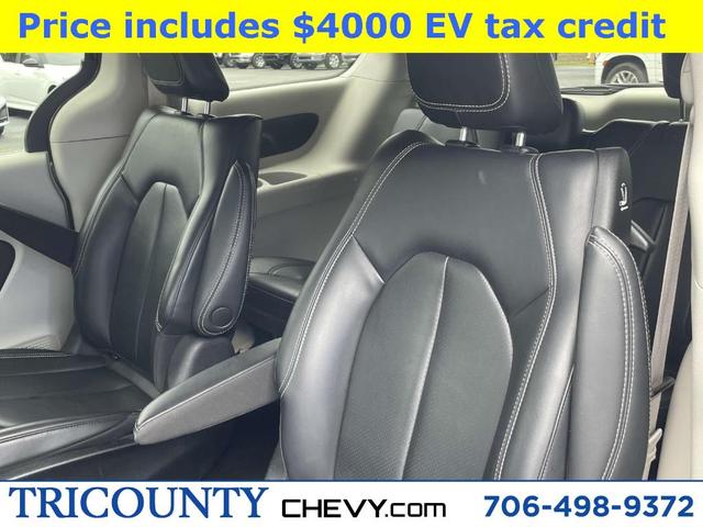Photo of 2023 Granite Crystal Clearcoat Metallic Chrysler Pacifica Hybrid