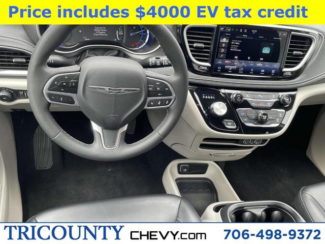 Photo of 2023 Granite Crystal Clearcoat Metallic Chrysler Pacifica Hybrid