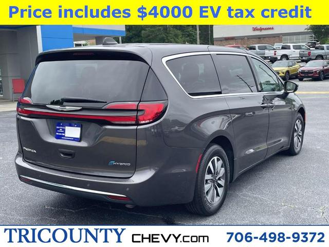 Photo of 2023 Granite Crystal Clearcoat Metallic Chrysler Pacifica Hybrid