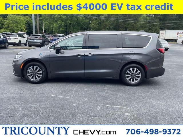 Photo of 2023 Granite Crystal Clearcoat Metallic Chrysler Pacifica Hybrid