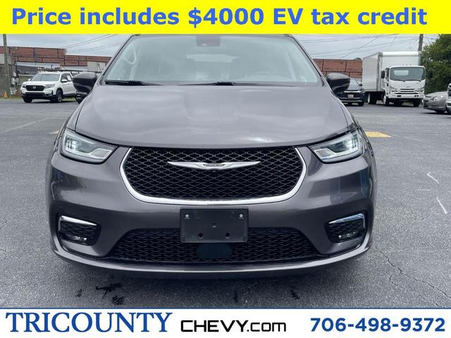 Photo of 2023 Granite Crystal Clearcoat Metallic Chrysler Pacifica Hybrid