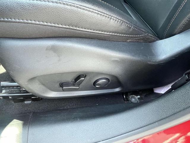 Photo of 2023 Redline Pearlcoat Jeep Compass