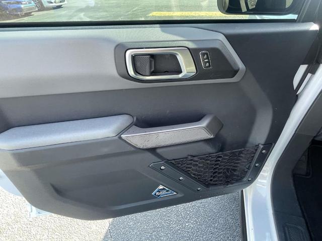 Photo of 2023 Oxford White Ford Bronco