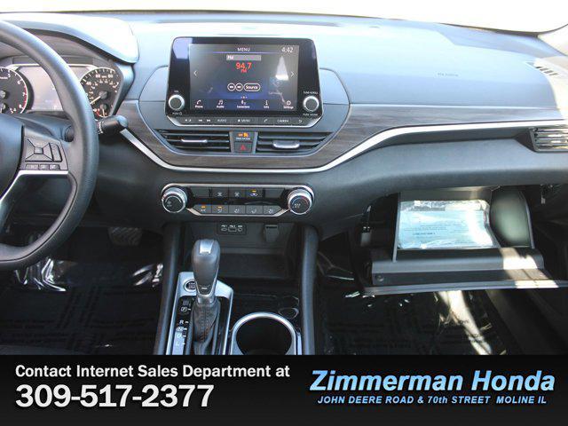 Photo of 2024 Gun Metallic Nissan Altima