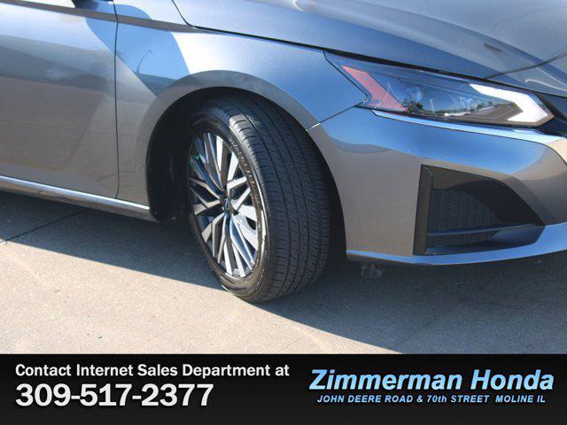 Photo of 2024 Gun Metallic Nissan Altima