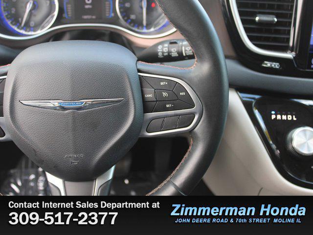 Photo of 2017 Dark Cordovan Pearlcoat Chrysler Pacifica