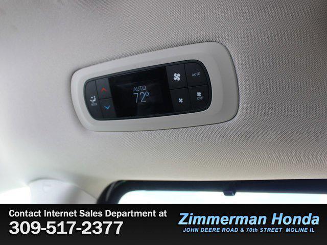 Photo of 2017 Dark Cordovan Pearlcoat Chrysler Pacifica