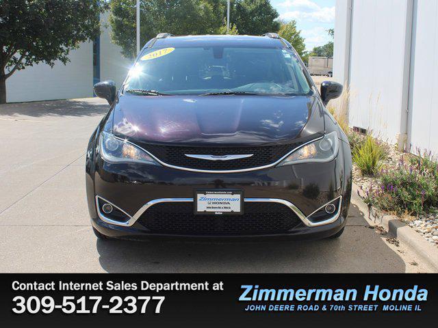 Photo of 2017 Dark Cordovan Pearlcoat Chrysler Pacifica