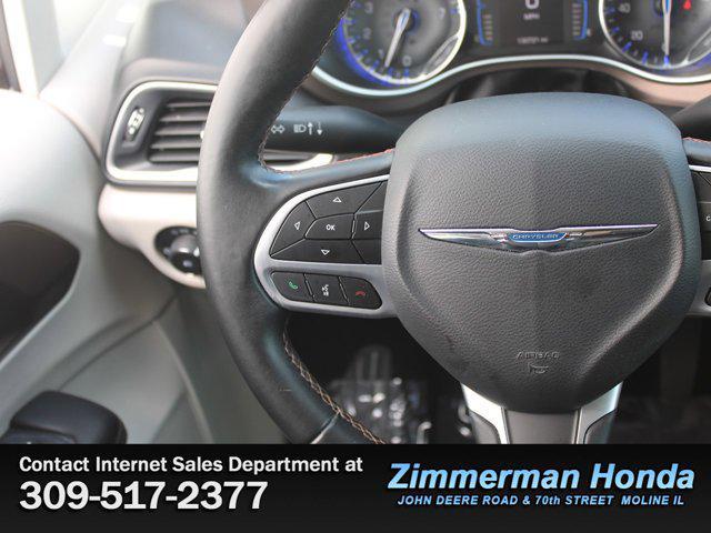 Photo of 2017 Dark Cordovan Pearlcoat Chrysler Pacifica