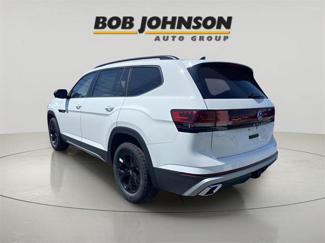 Photo of 2025 Pure White Volkswagen Atlas
