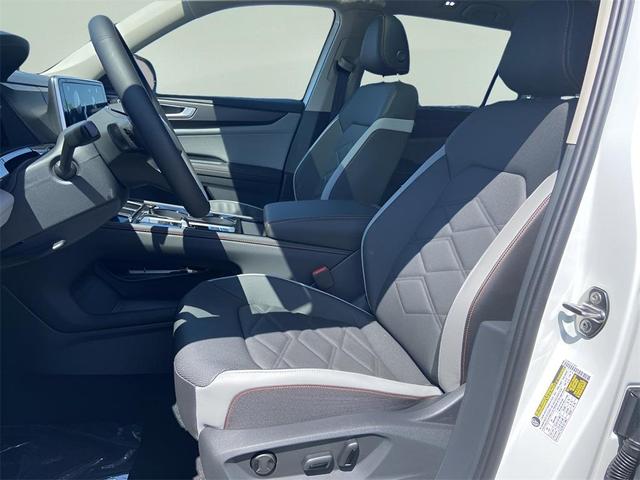 Photo of 2025 Pure White Volkswagen Atlas