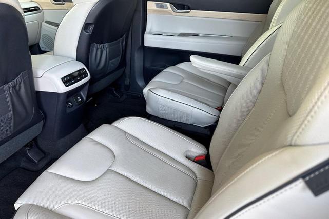 Photo of 2023 Burgundy Hyundai PALISADE