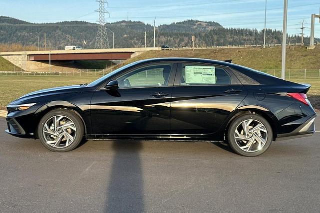 Photo of 2025 Black Hyundai ELANTRA HEV