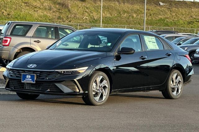 Photo of 2025 Black Hyundai ELANTRA HEV