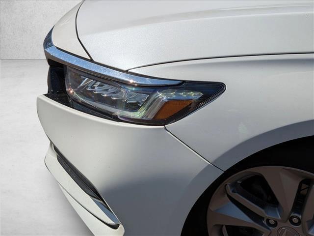 Photo of 2018 Platinum White Pearl Honda Accord