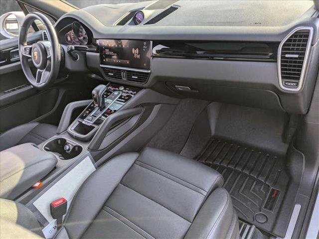 Photo of 2023 Carrara White Metallic Porsche Cayenne