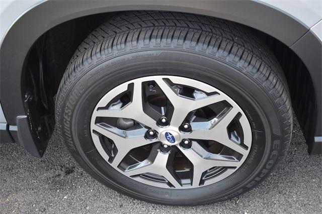 Photo of 2023 Ice Silver Metallic Subaru Forester