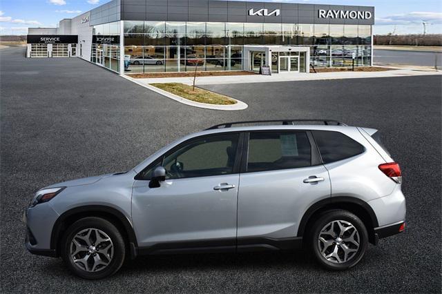 Photo of 2023 Ice Silver Metallic Subaru Forester