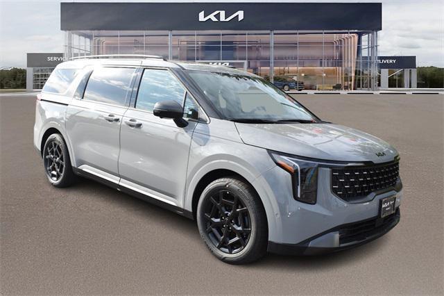 Photo of 2026 Ceramic Silver Kia Carnival