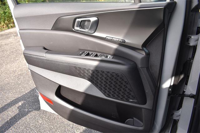 Photo of 2026 Ceramic Silver Kia Carnival
