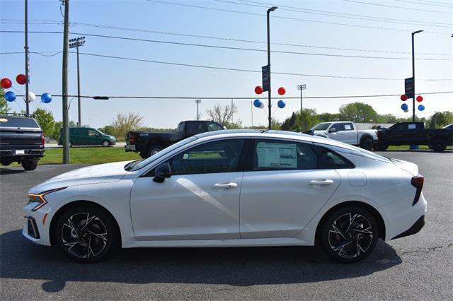 Photo of 2025 Snow White Pearl Kia K5