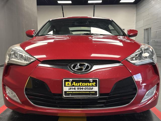 Photo of 2013 Red Hyundai Veloster