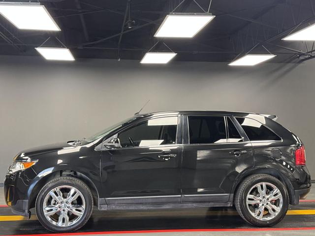 Photo of 2012 Black Ford Edge