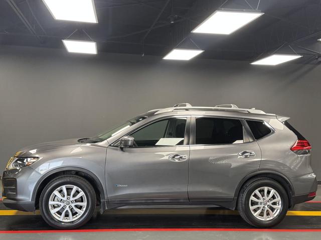 Photo of 2017 Gray Nissan Rogue Hybrid
