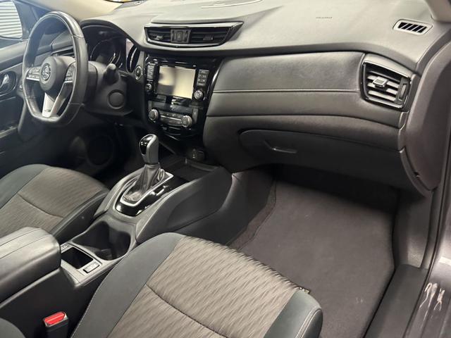 Photo of 2017 Gray Nissan Rogue Hybrid